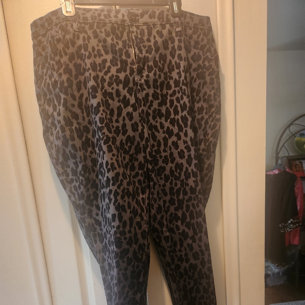 Chic Animal Print Leggings